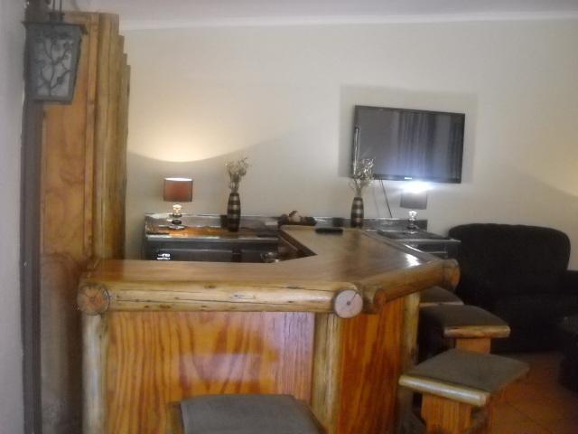 פאלאבורווה The Beverly Hills Guest Lodge מראה חיצוני תמונה